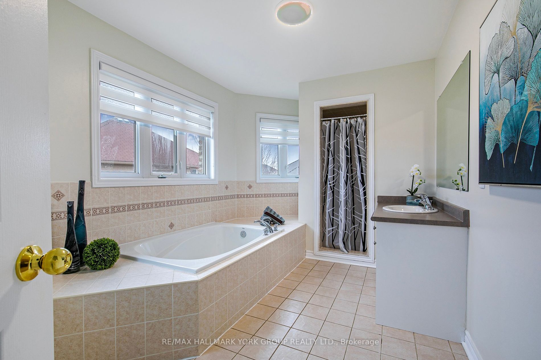 1347 Perniegie Crescent