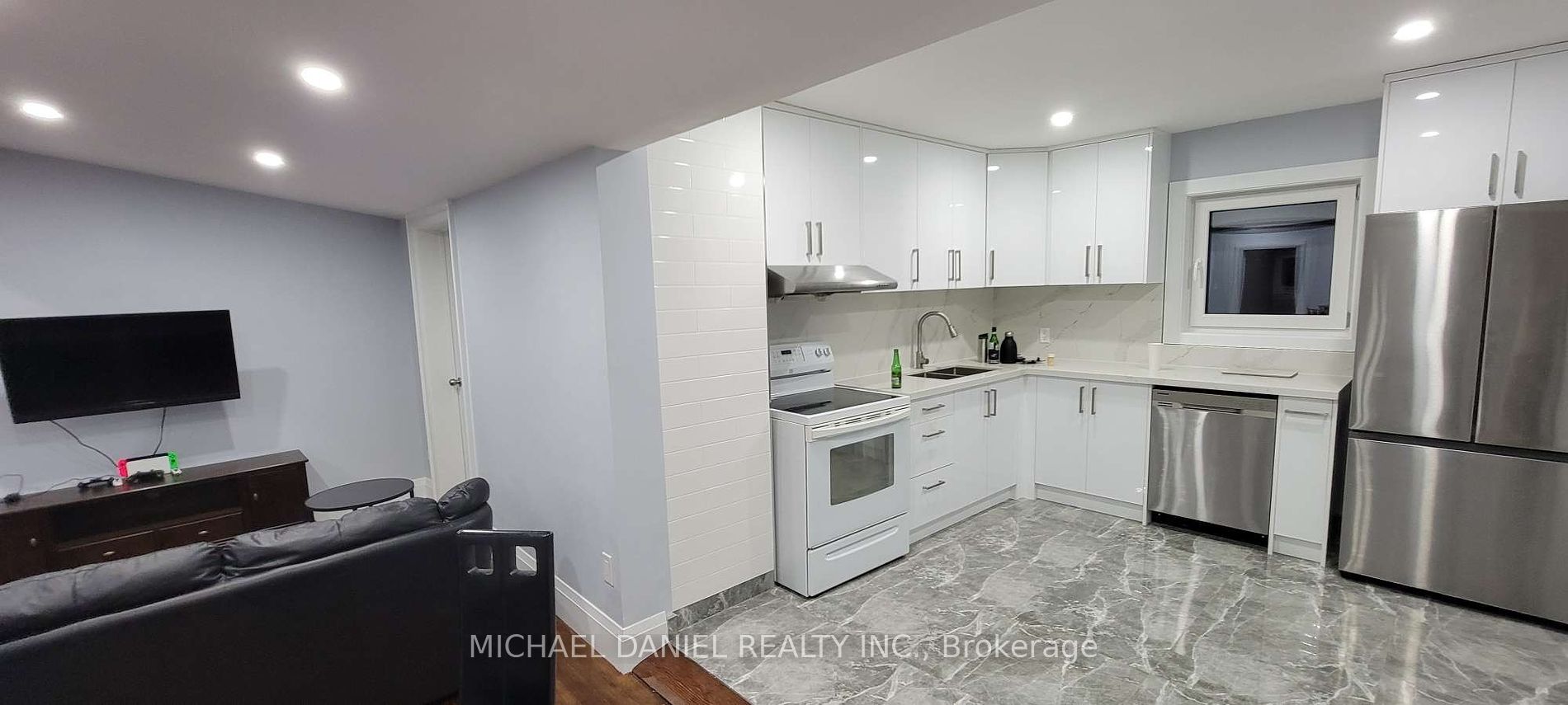 6222 Yonge Street, #Upper