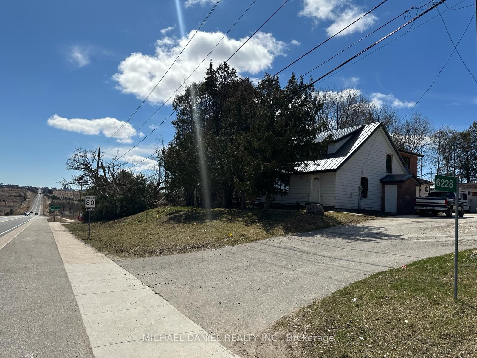 6222 Yonge Street, #Upper