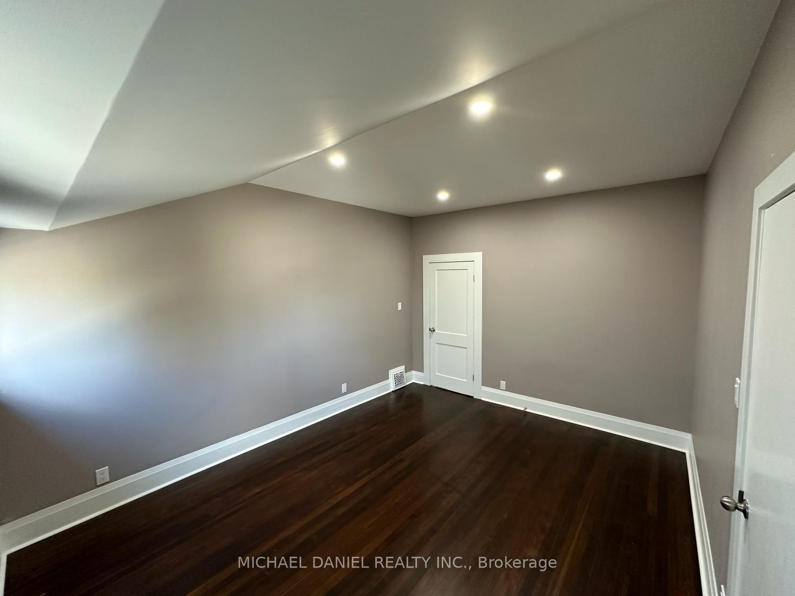 6222 Yonge Street, #Upper