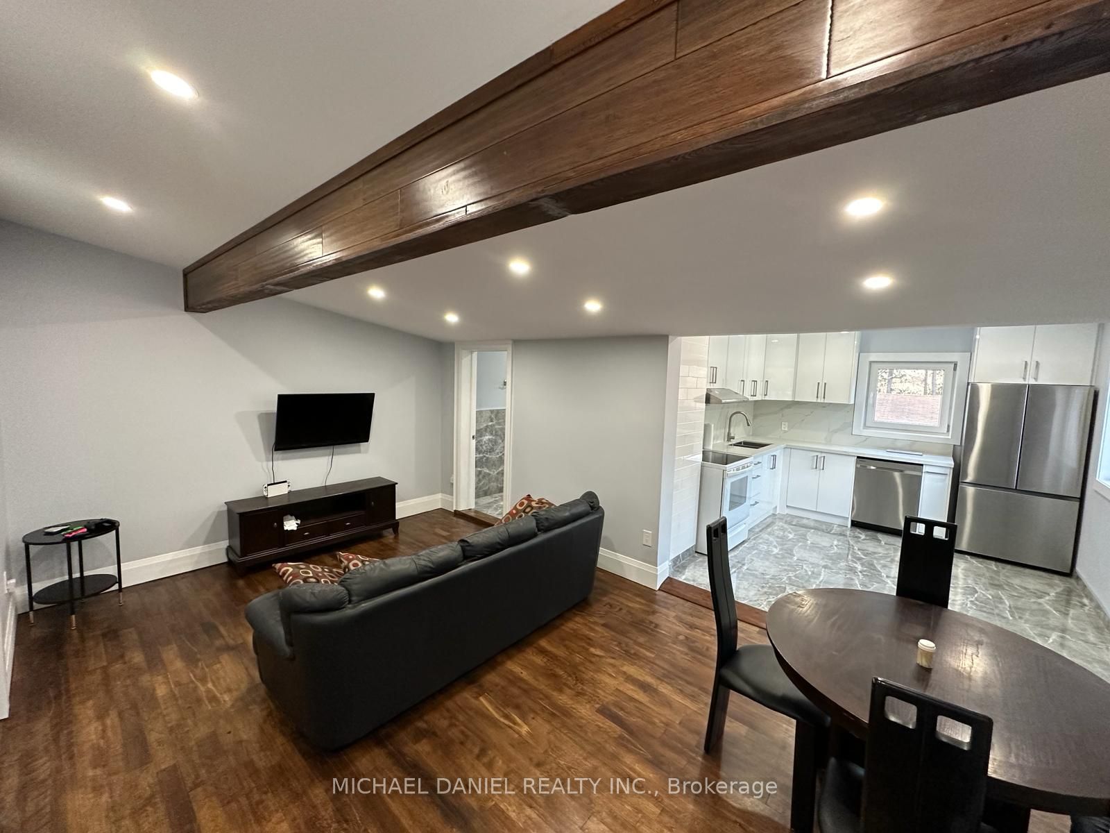 6222 Yonge Street, #Upper