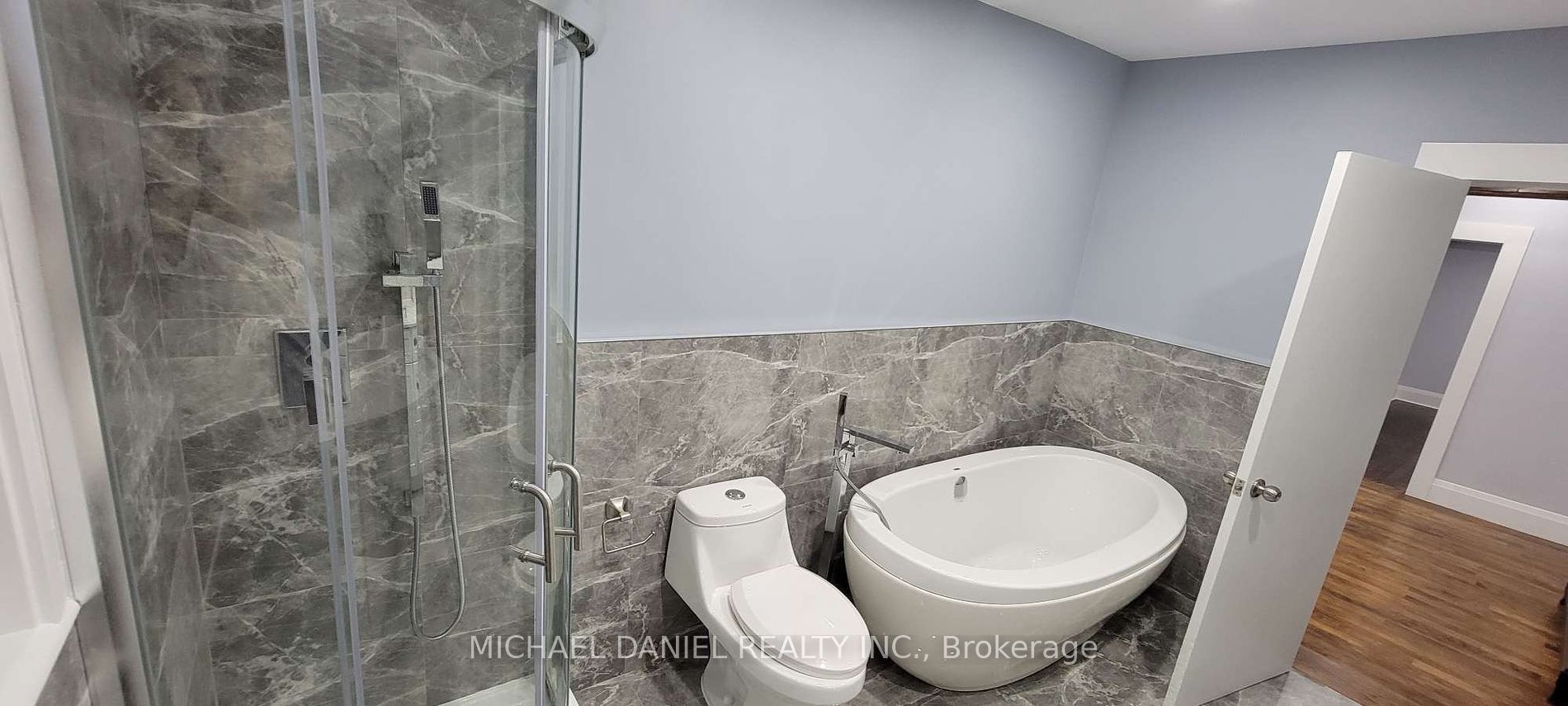 6222 Yonge Street, #Upper