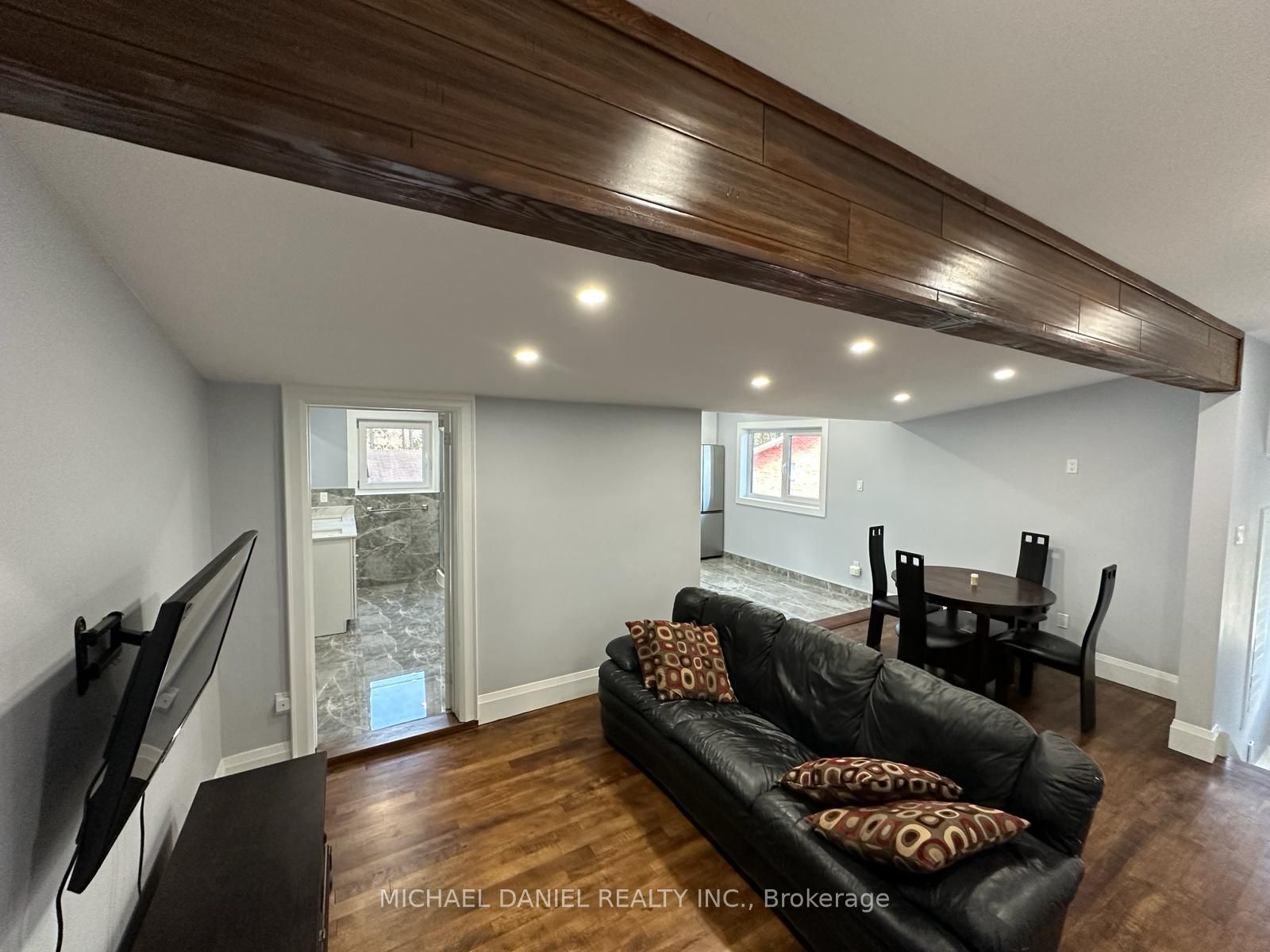 6222 Yonge Street, #Upper