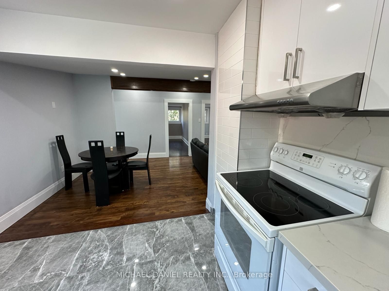 6222 Yonge Street, #Upper