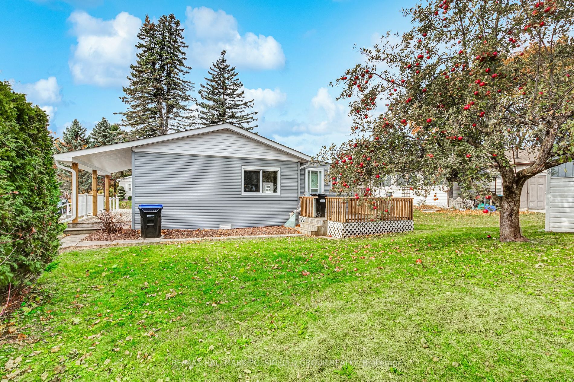2 Trefoil Dr