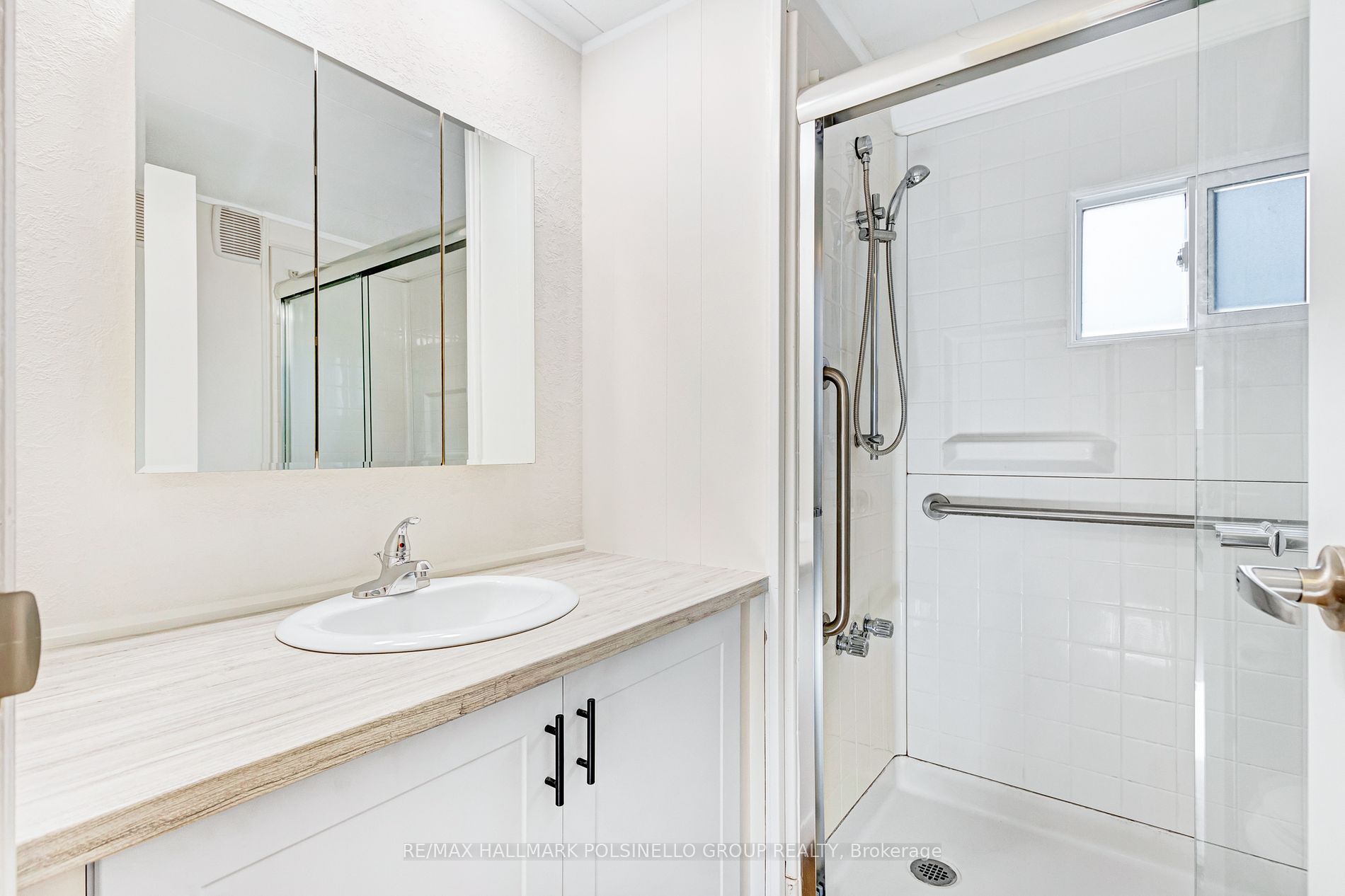 2 Trefoil Dr