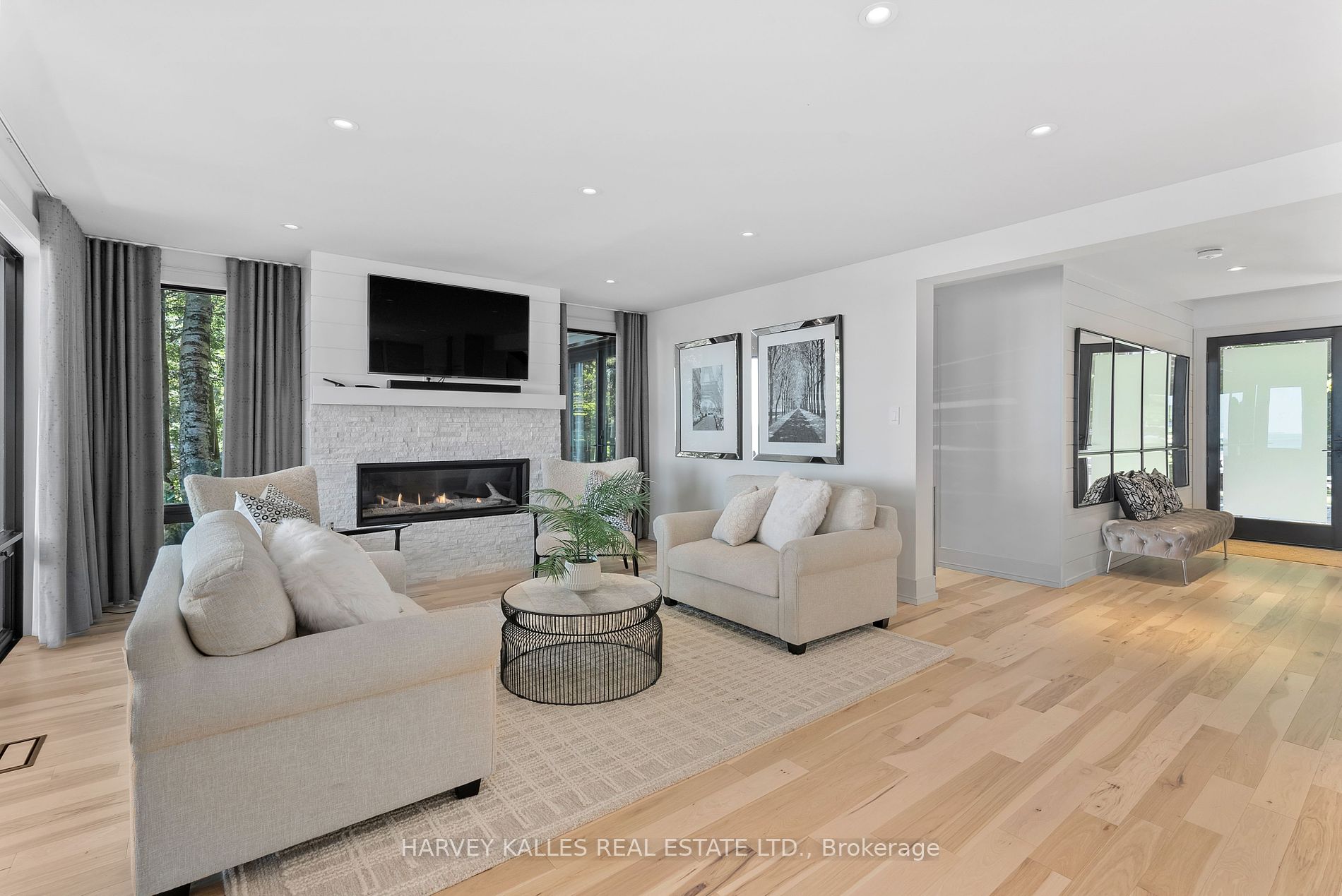 3203 Summer Pl