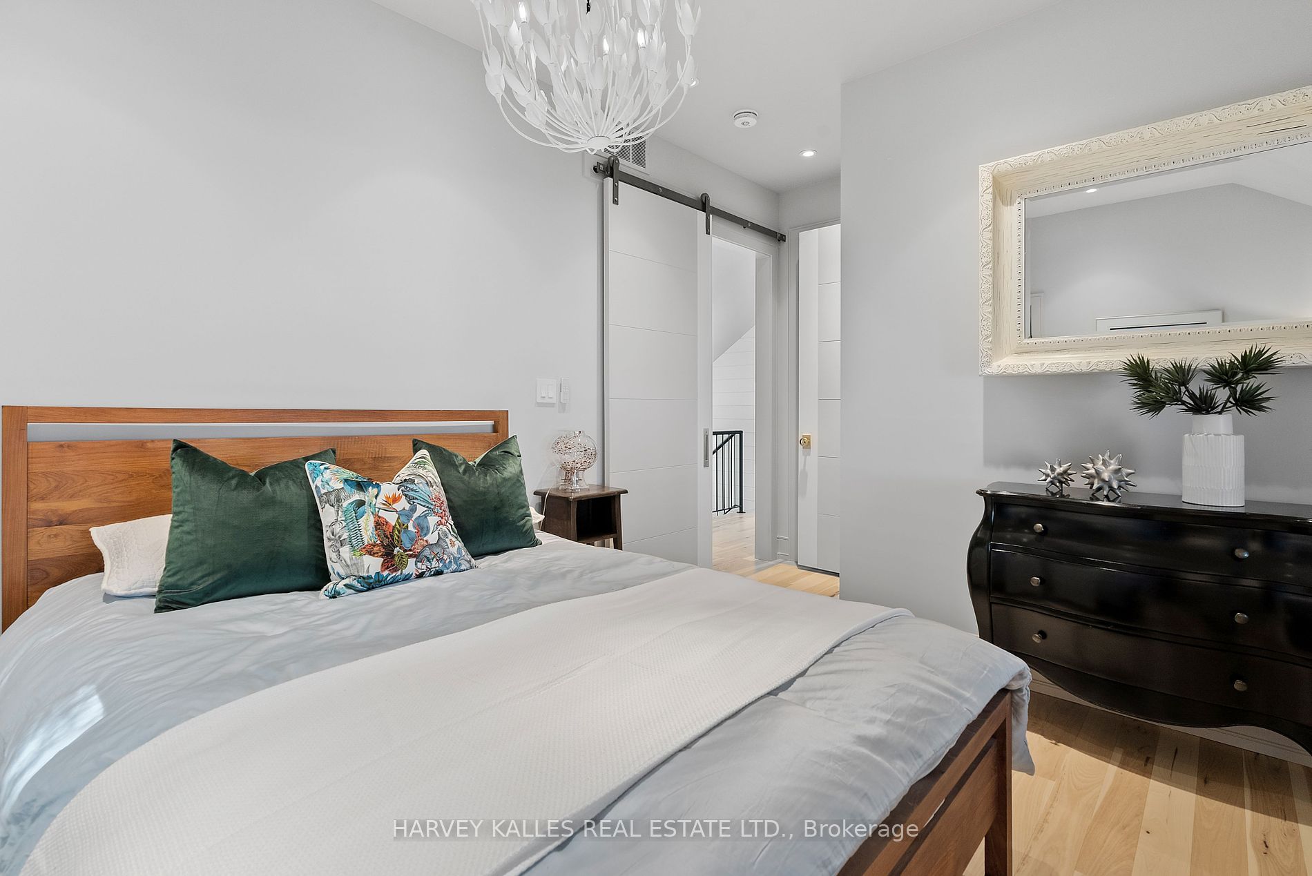 3203 Summer Pl
