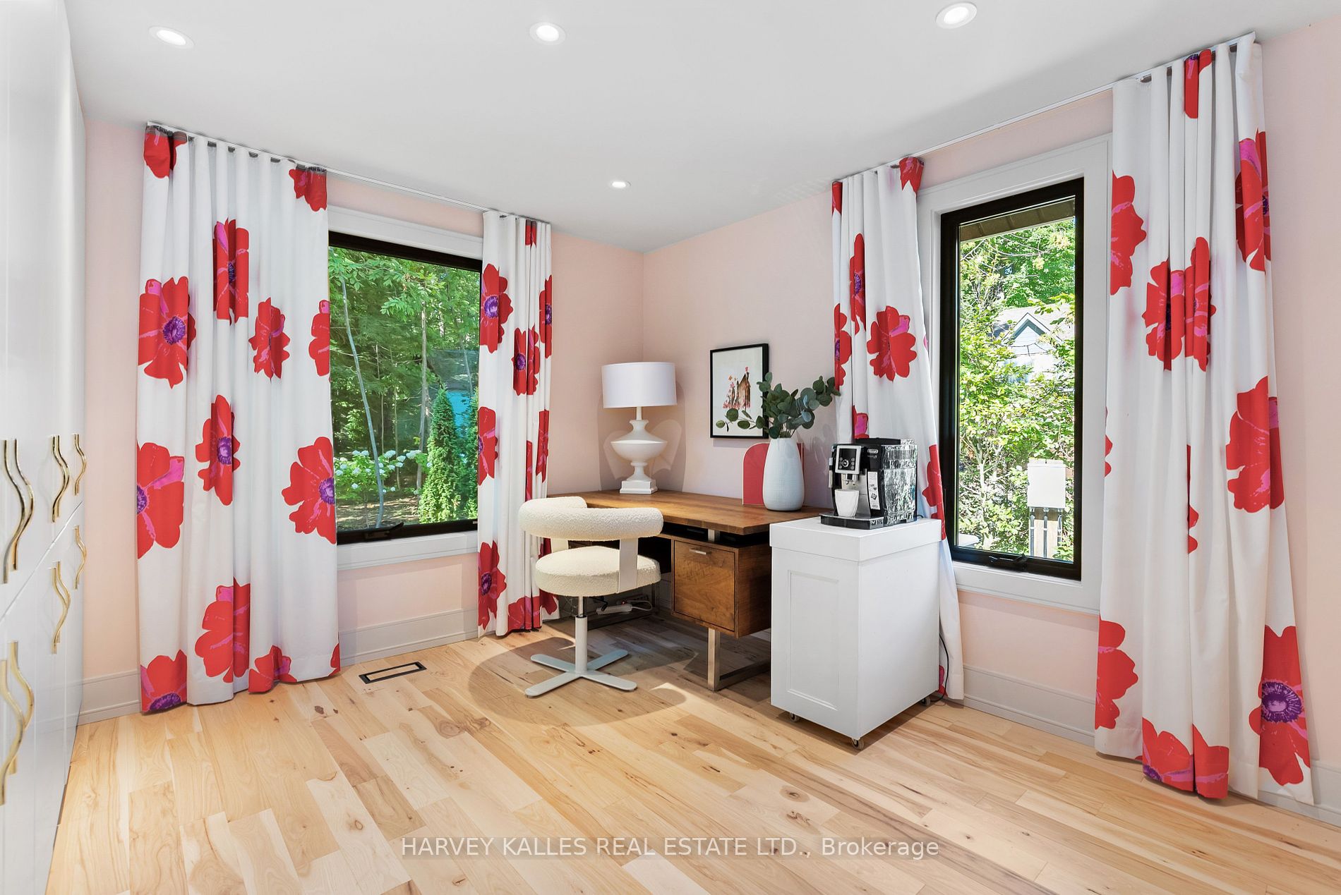 3203 Summer Pl