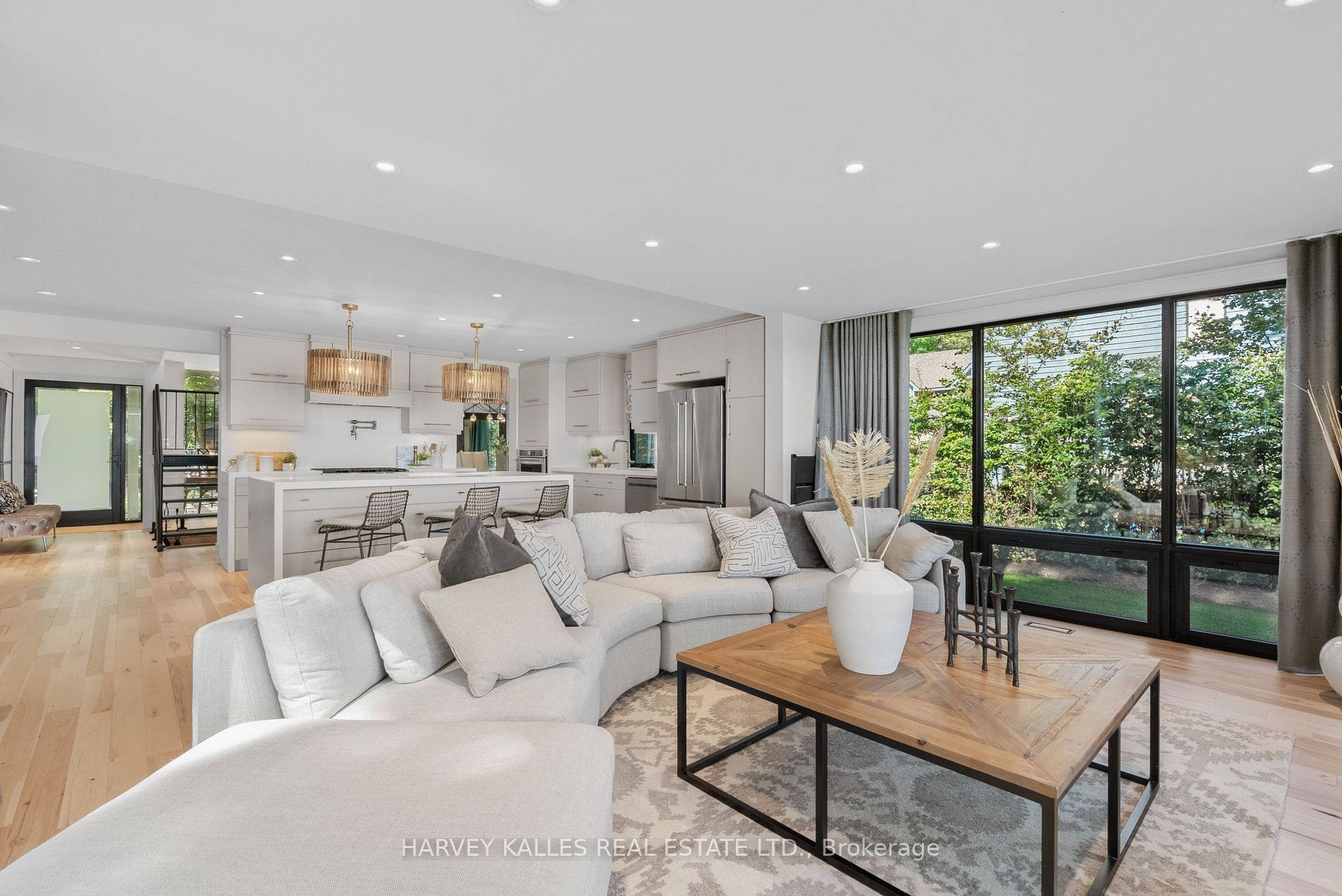 3203 Summer Pl