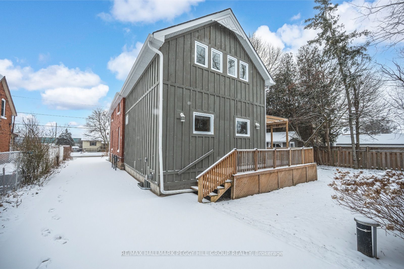 251 Barrie St