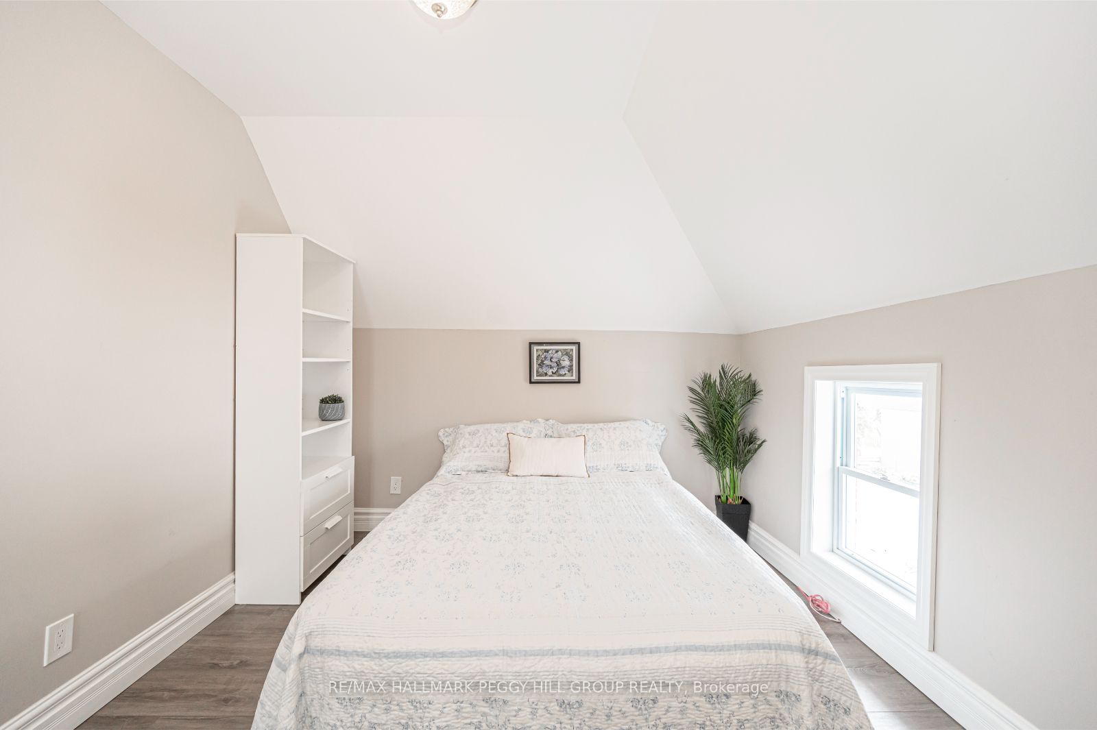 251 Barrie St