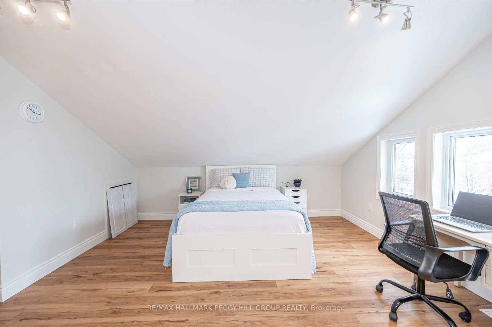 251 Barrie St