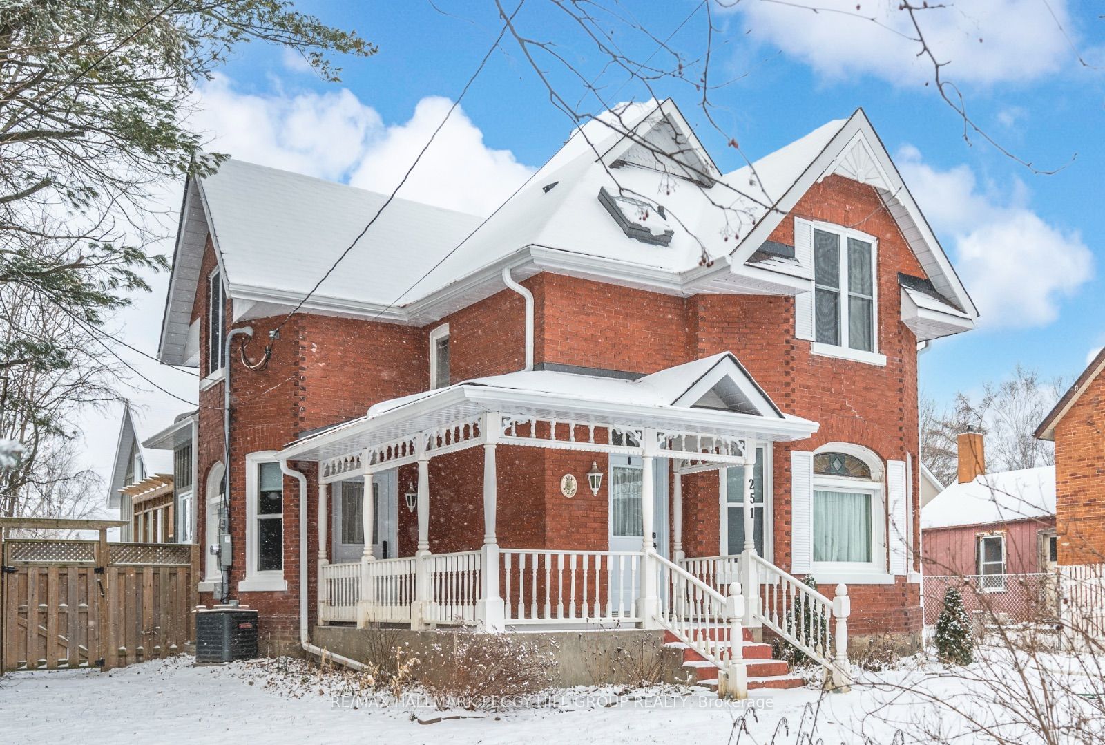 251 Barrie St