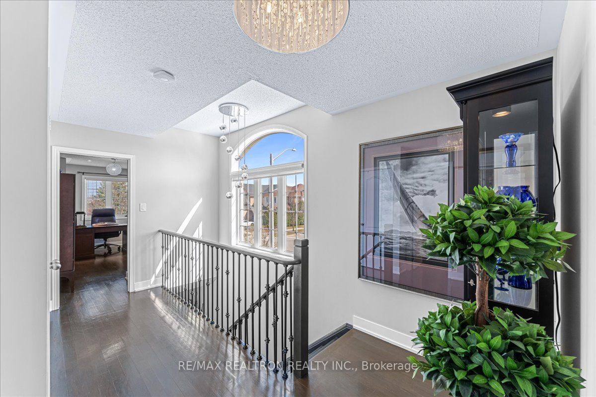 94 Merton St