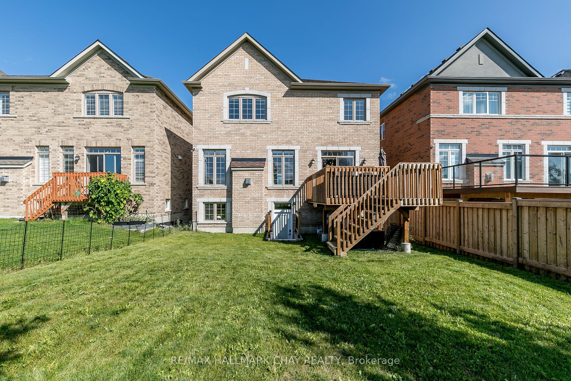 142 Inverness Way