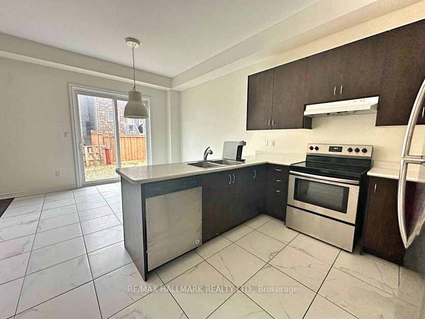 1272 Peelar Crescent