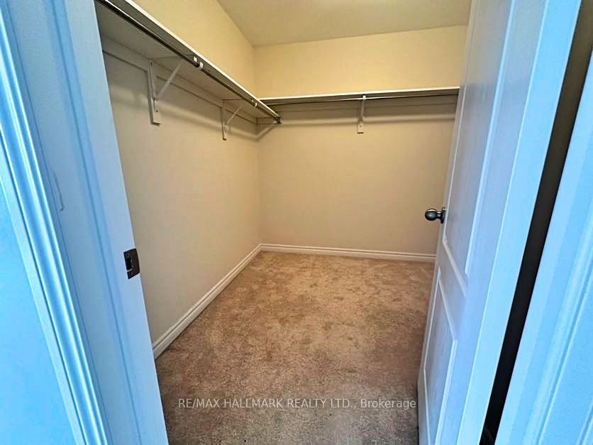 1272 Peelar Crescent