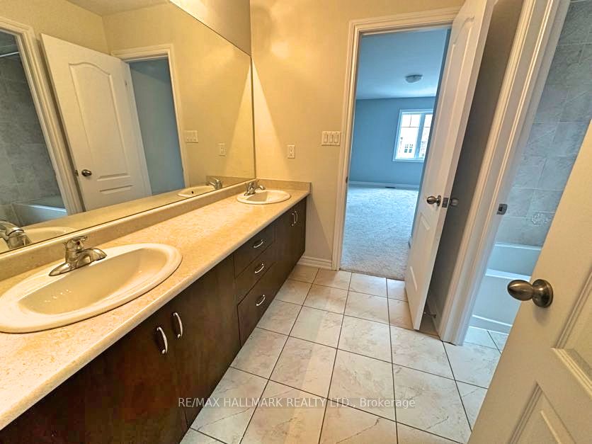 1272 Peelar Crescent