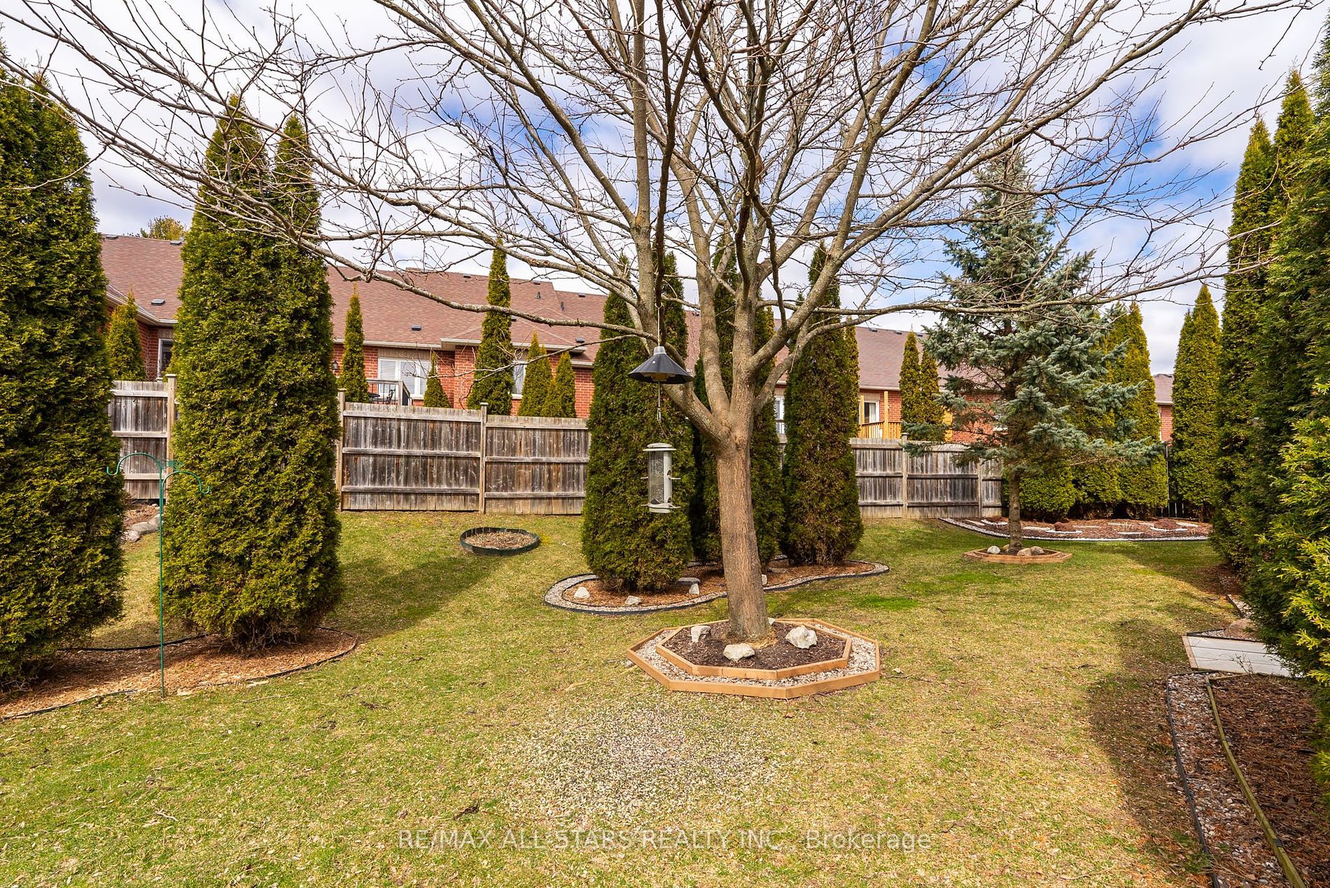 21 Meadow's End Cres