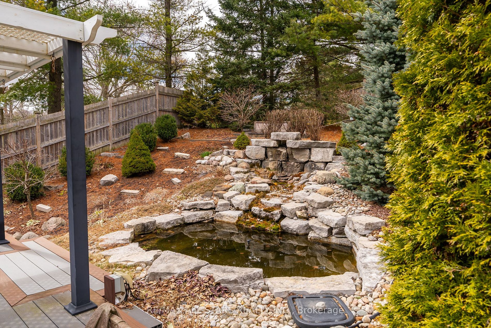 21 Meadow's End Cres