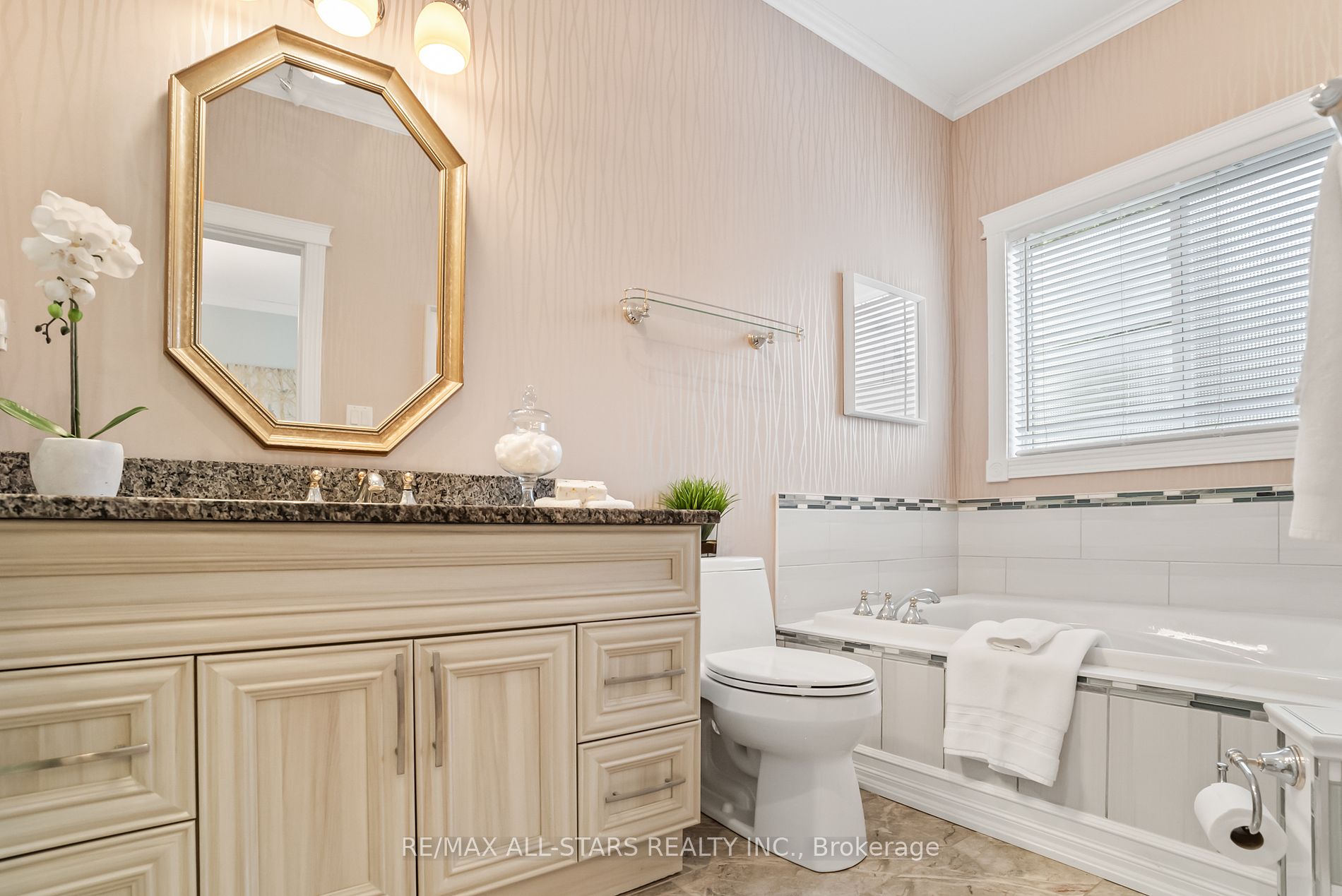 21 Meadow's End Cres
