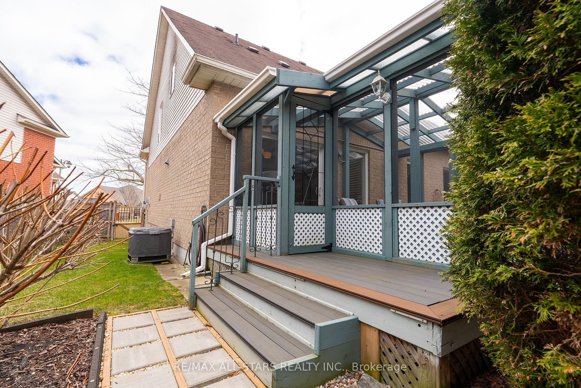 21 Meadow's End Cres
