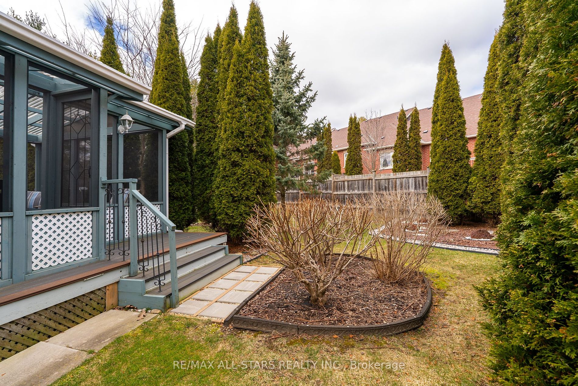 21 Meadow's End Cres