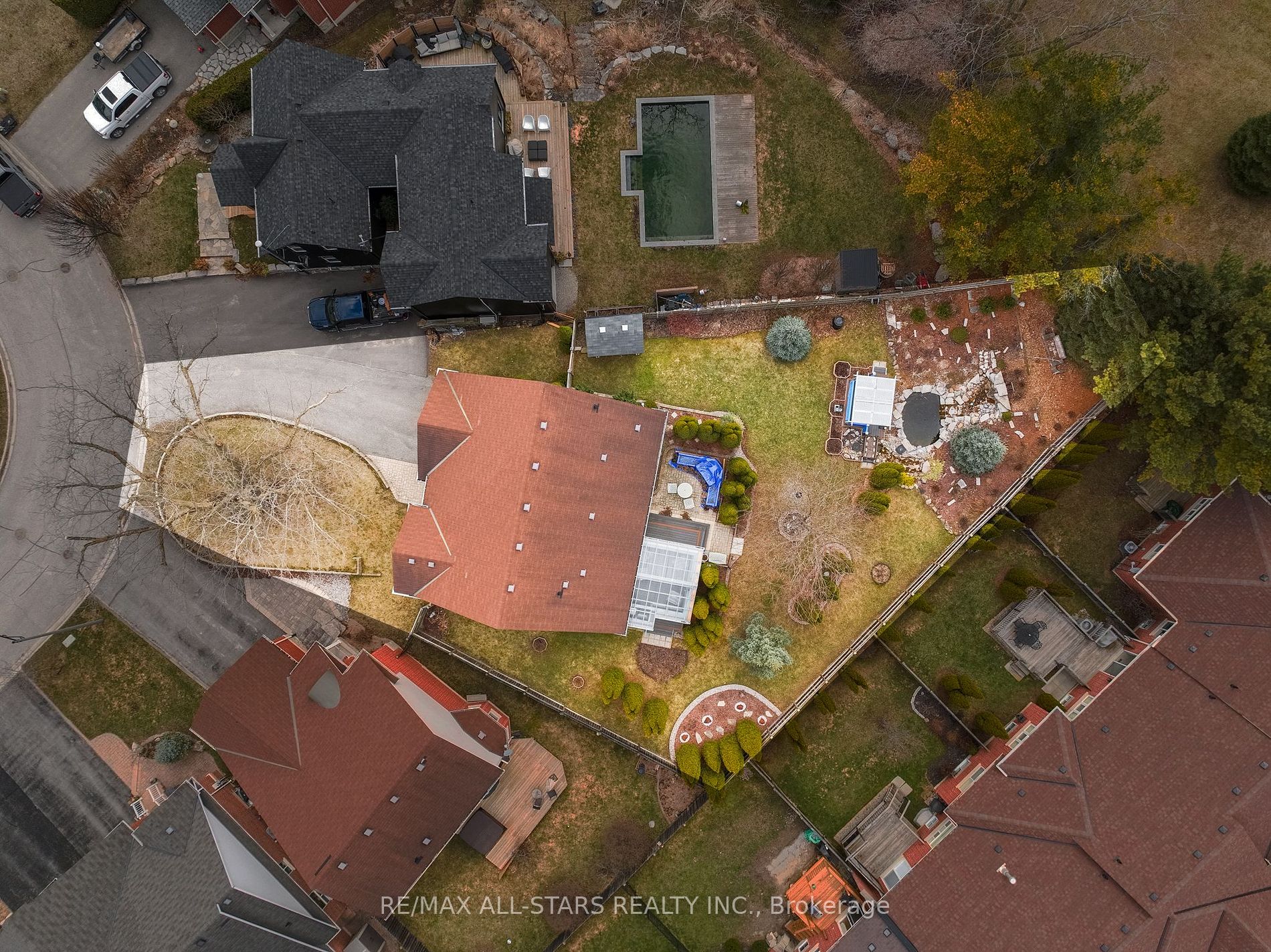 21 Meadow's End Cres