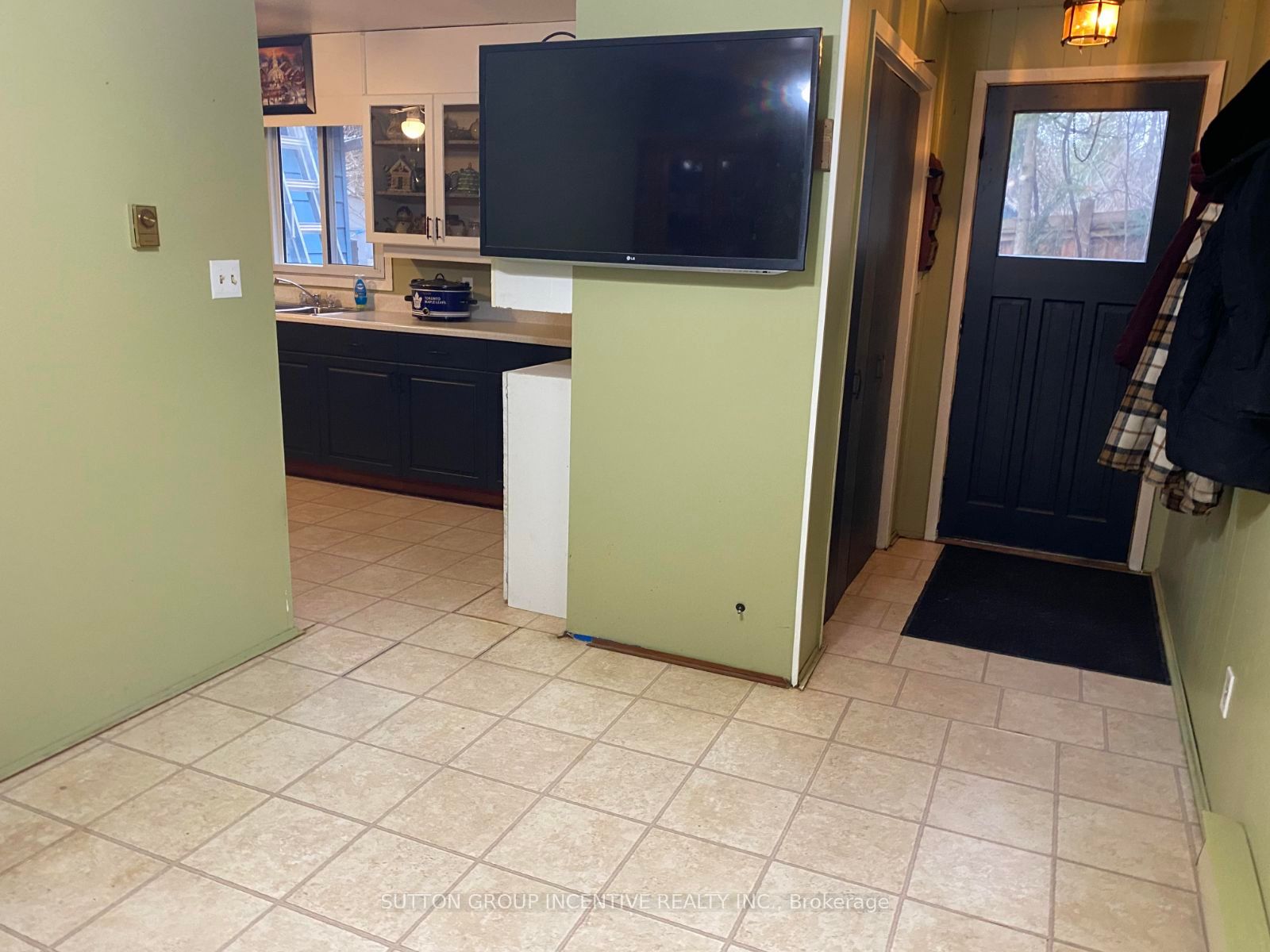 2100 Killarney Beach Road