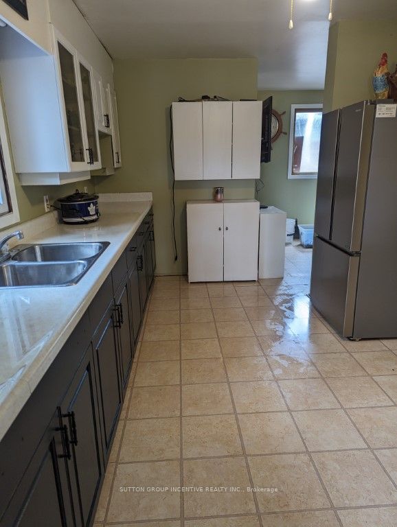 2100 Killarney Beach Road