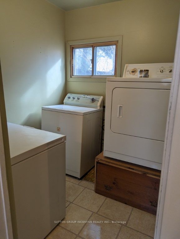 2100 Killarney Beach Road