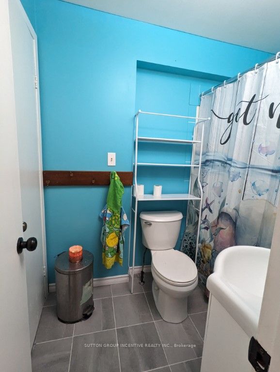 2100 Killarney Beach Road