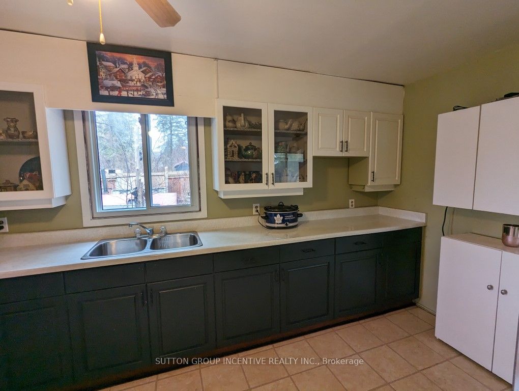 2100 Killarney Beach Road