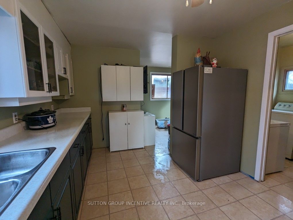 2100 Killarney Beach Road
