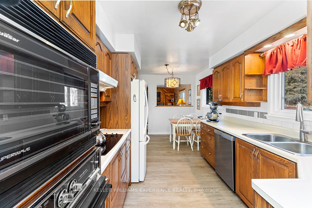 2144 Killarney Beach Road