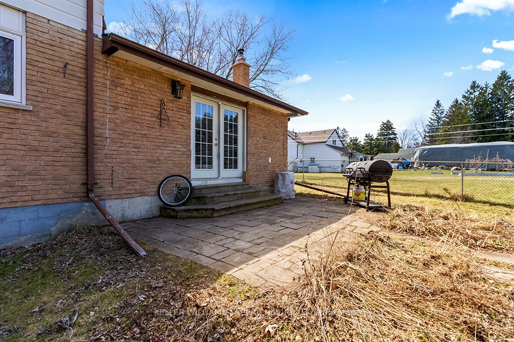2144 Killarney Beach Road