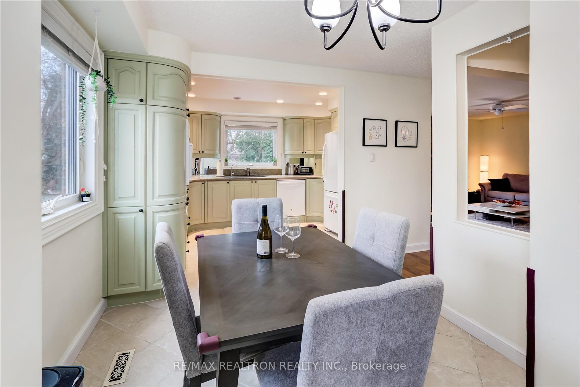 64 Cardinal Cres
