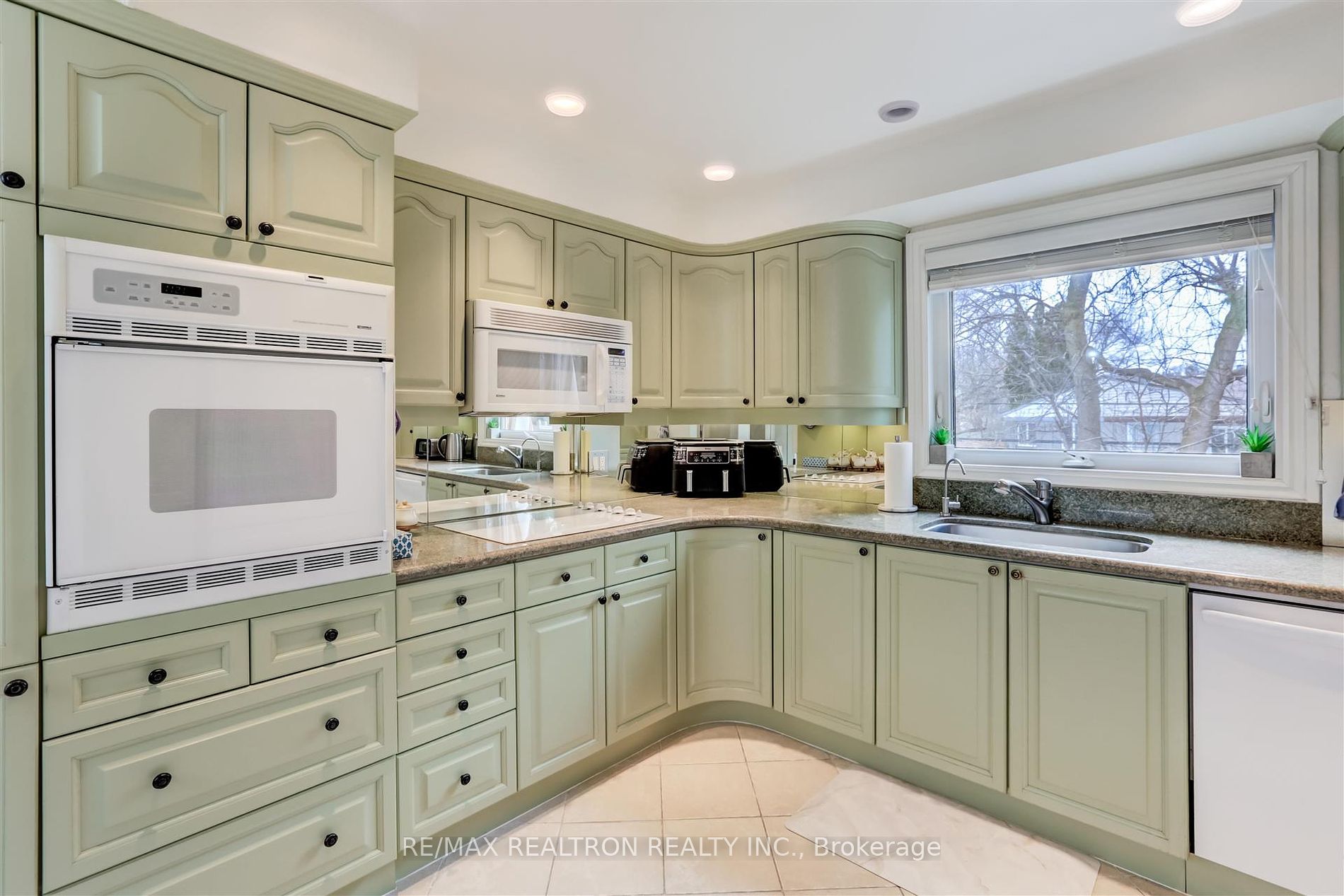 64 Cardinal Cres