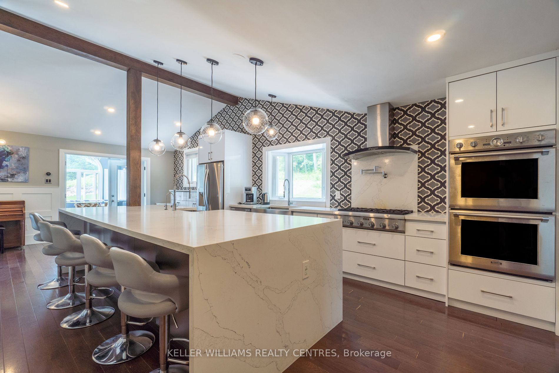 3433 Mount Albert Road