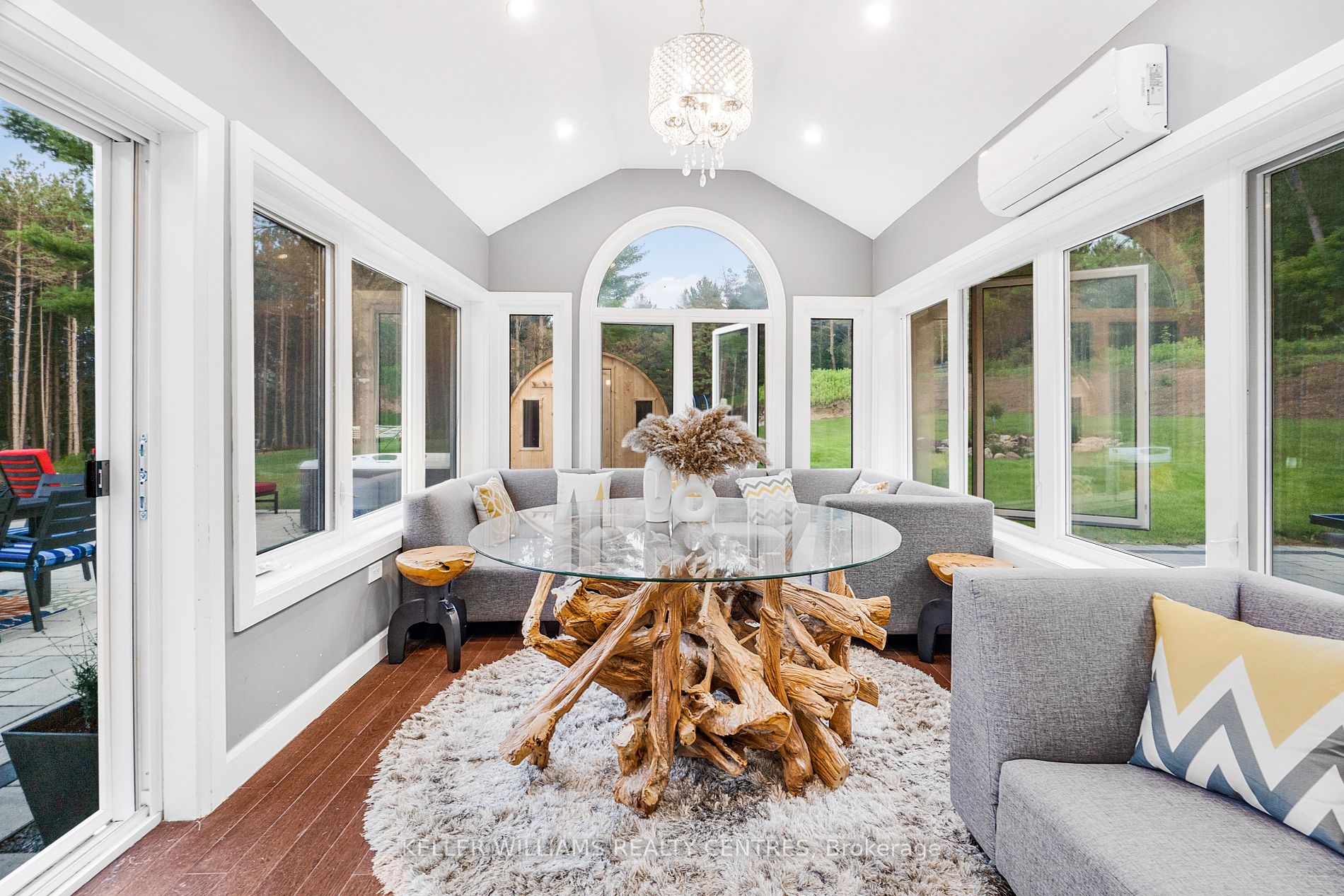 3433 Mount Albert Road