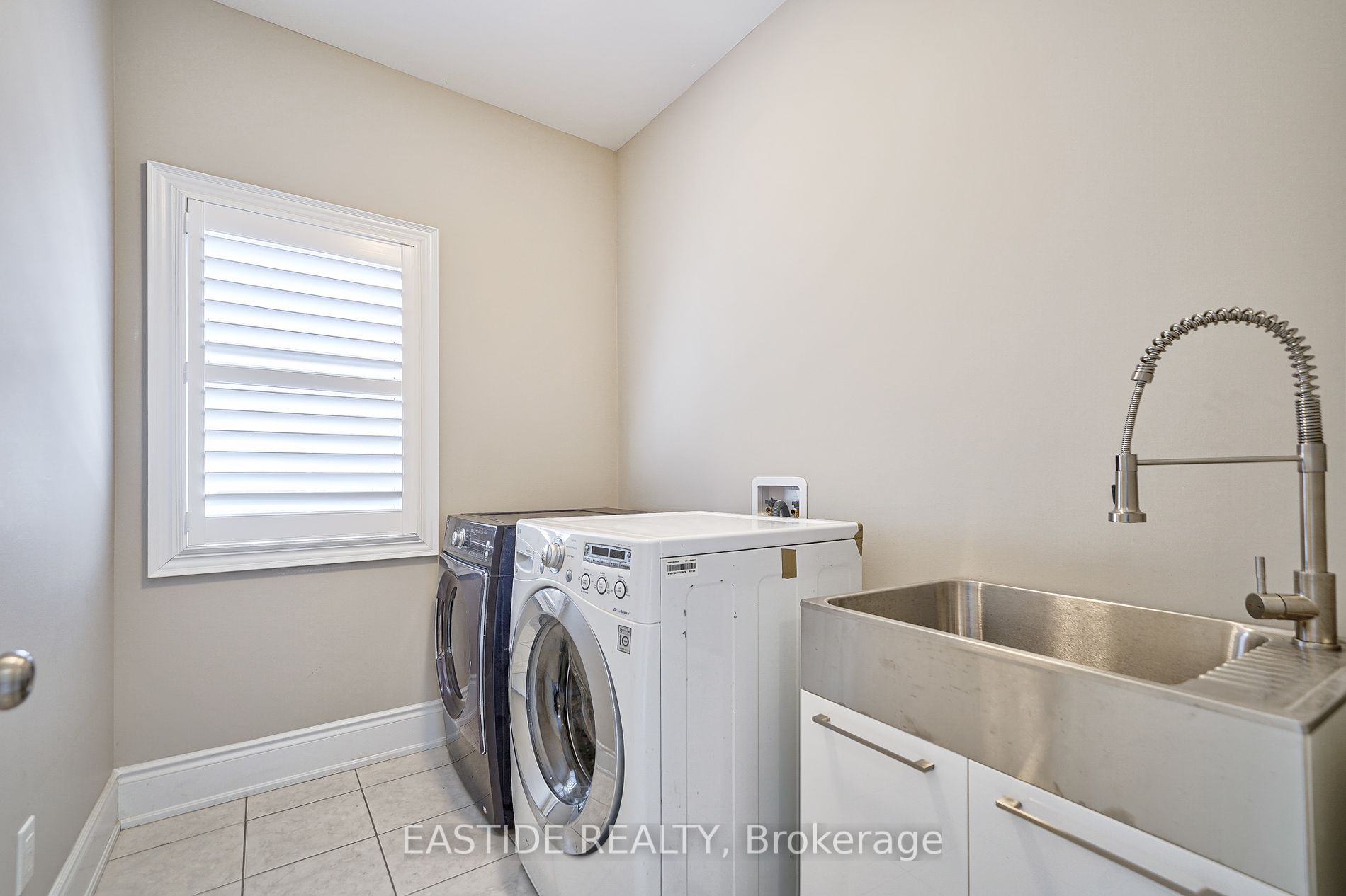 52 Ken Sinclair Cres