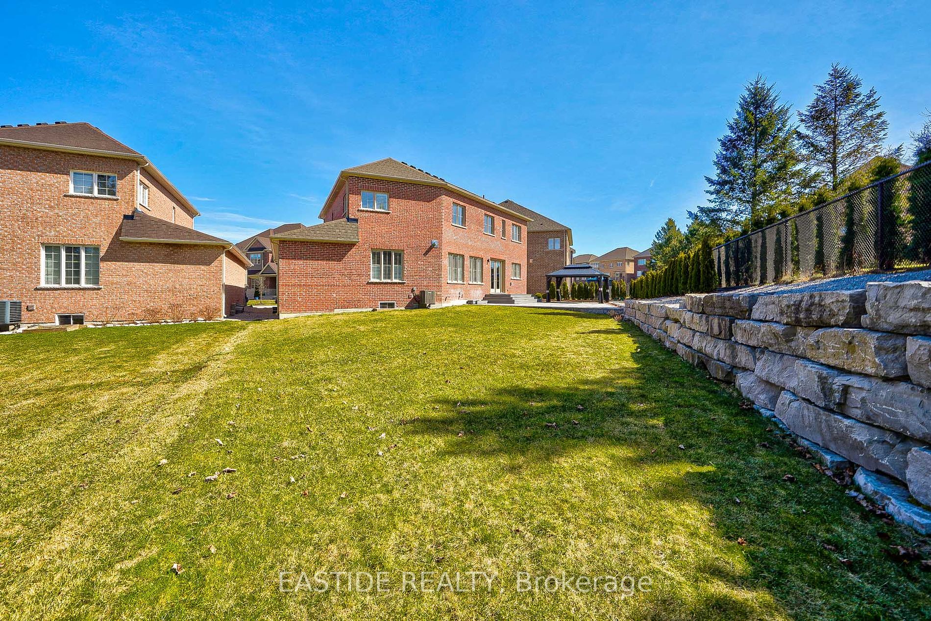 52 Ken Sinclair Cres