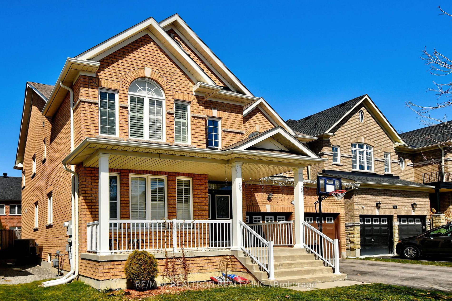 18 Halldorson Avenue