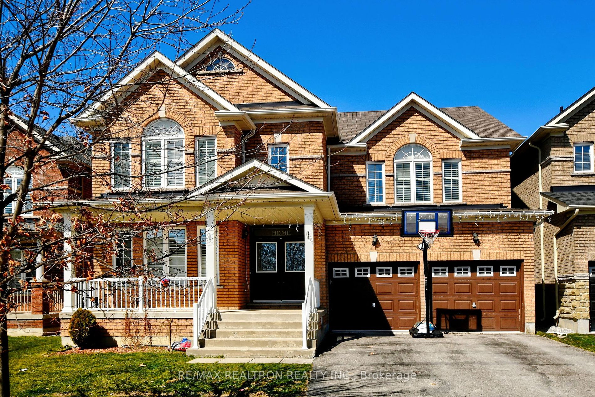 18 Halldorson Avenue