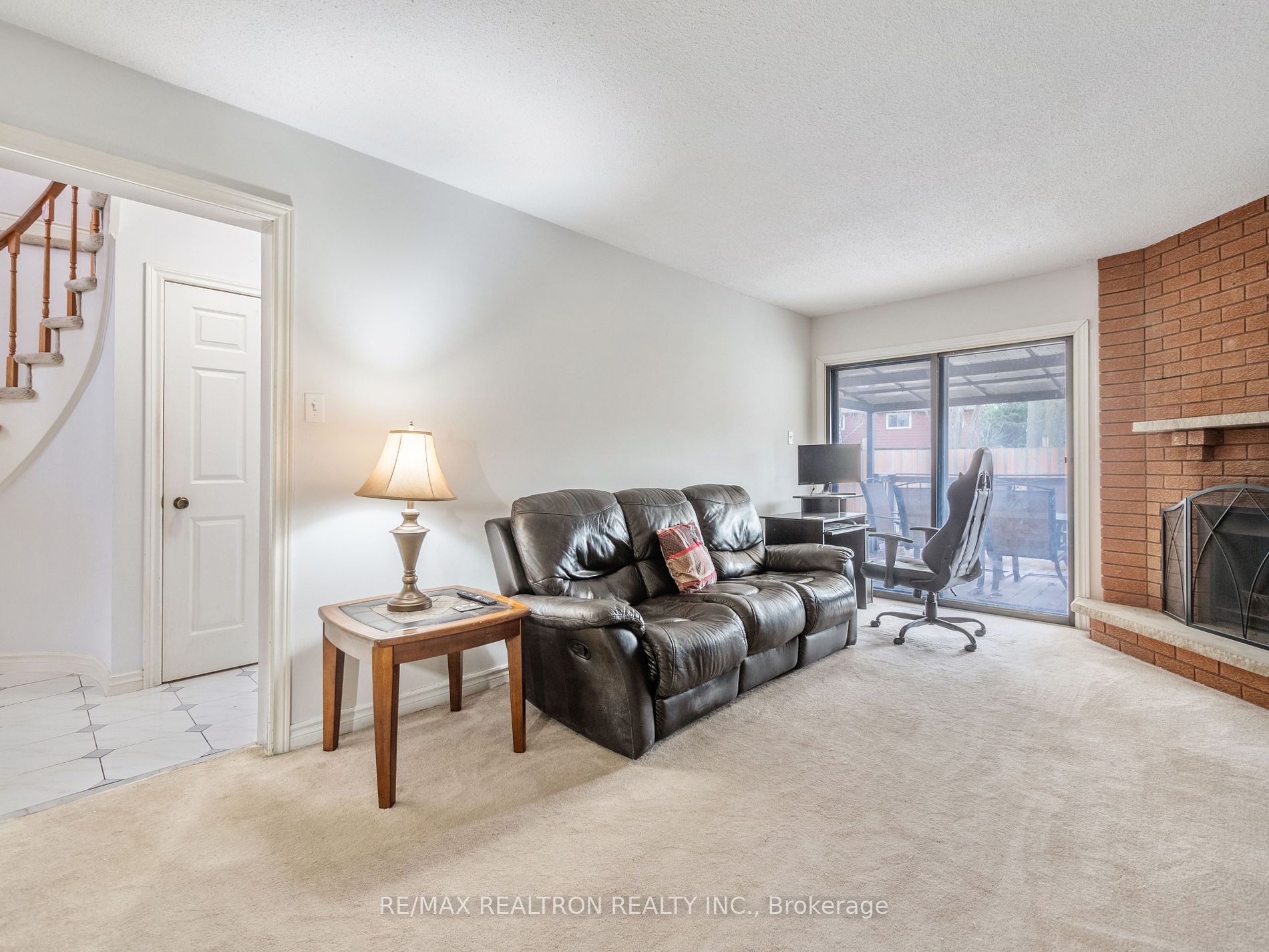 228 Elman Crescent