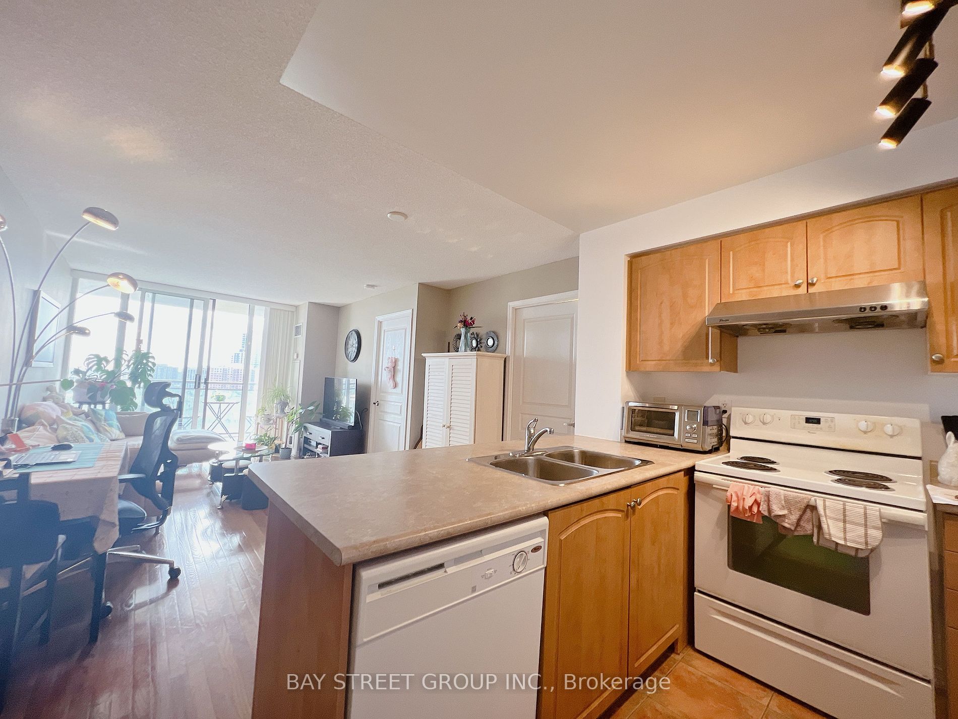 310 Red Maple Rd, #1214