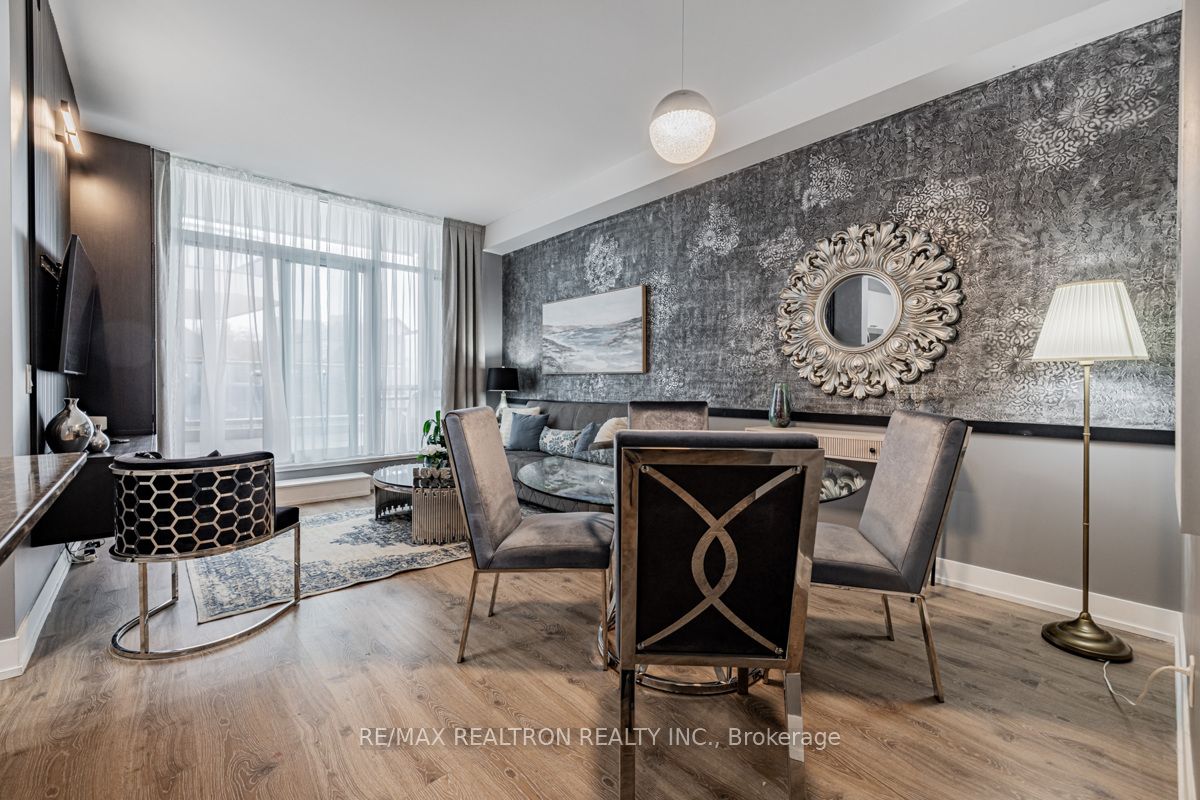 9471 Yonge St, #213