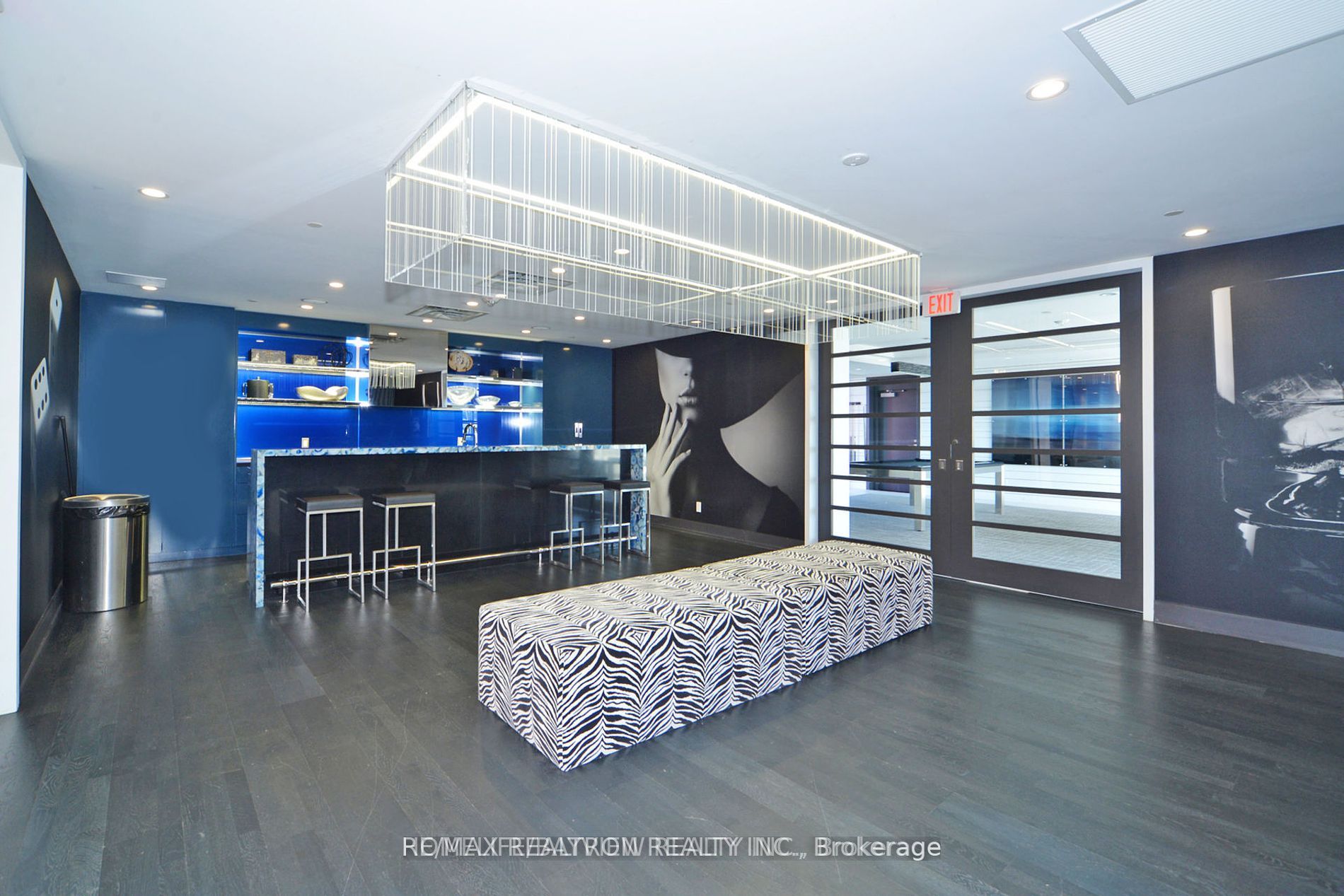 9471 Yonge St, #213