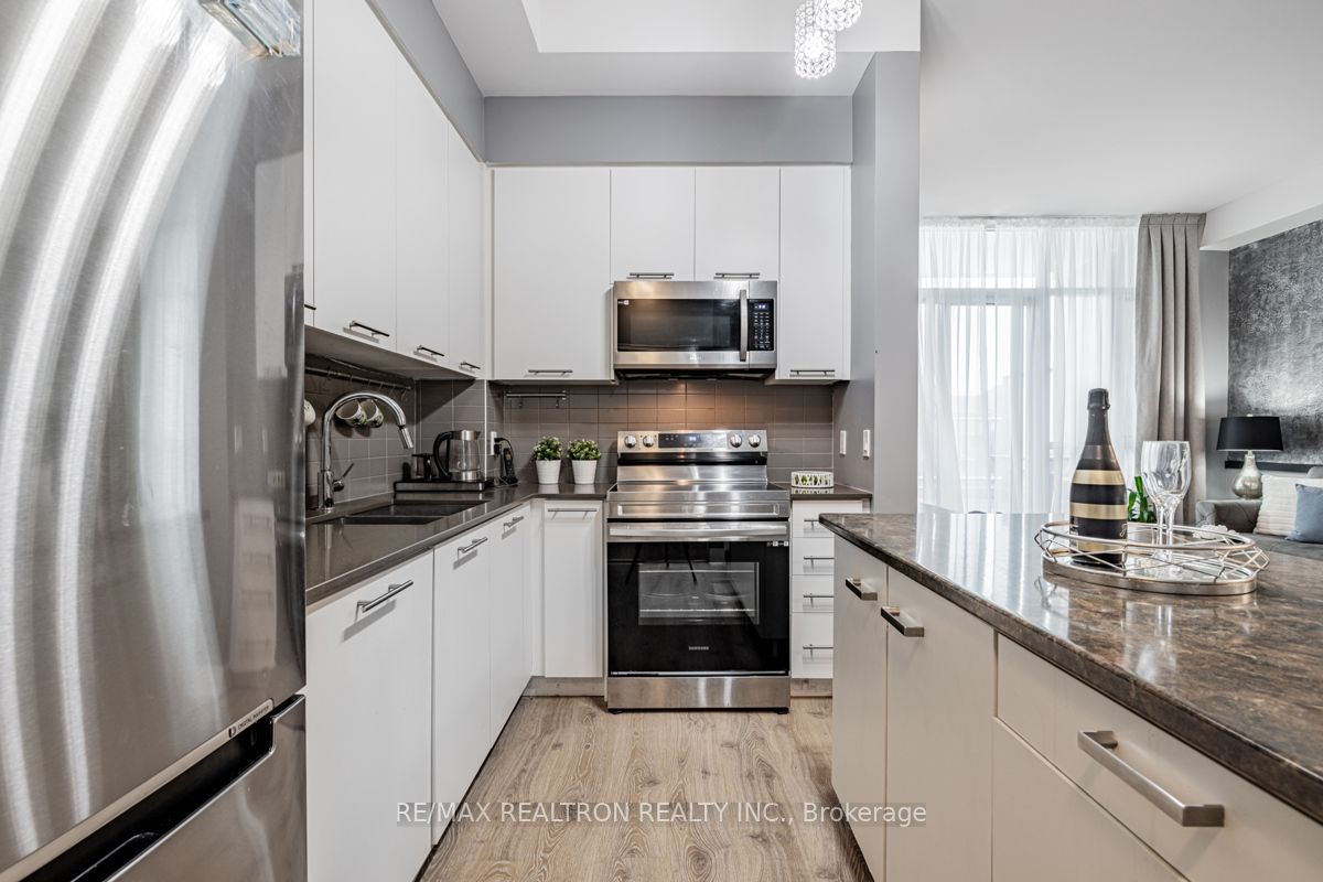 9471 Yonge St, #213